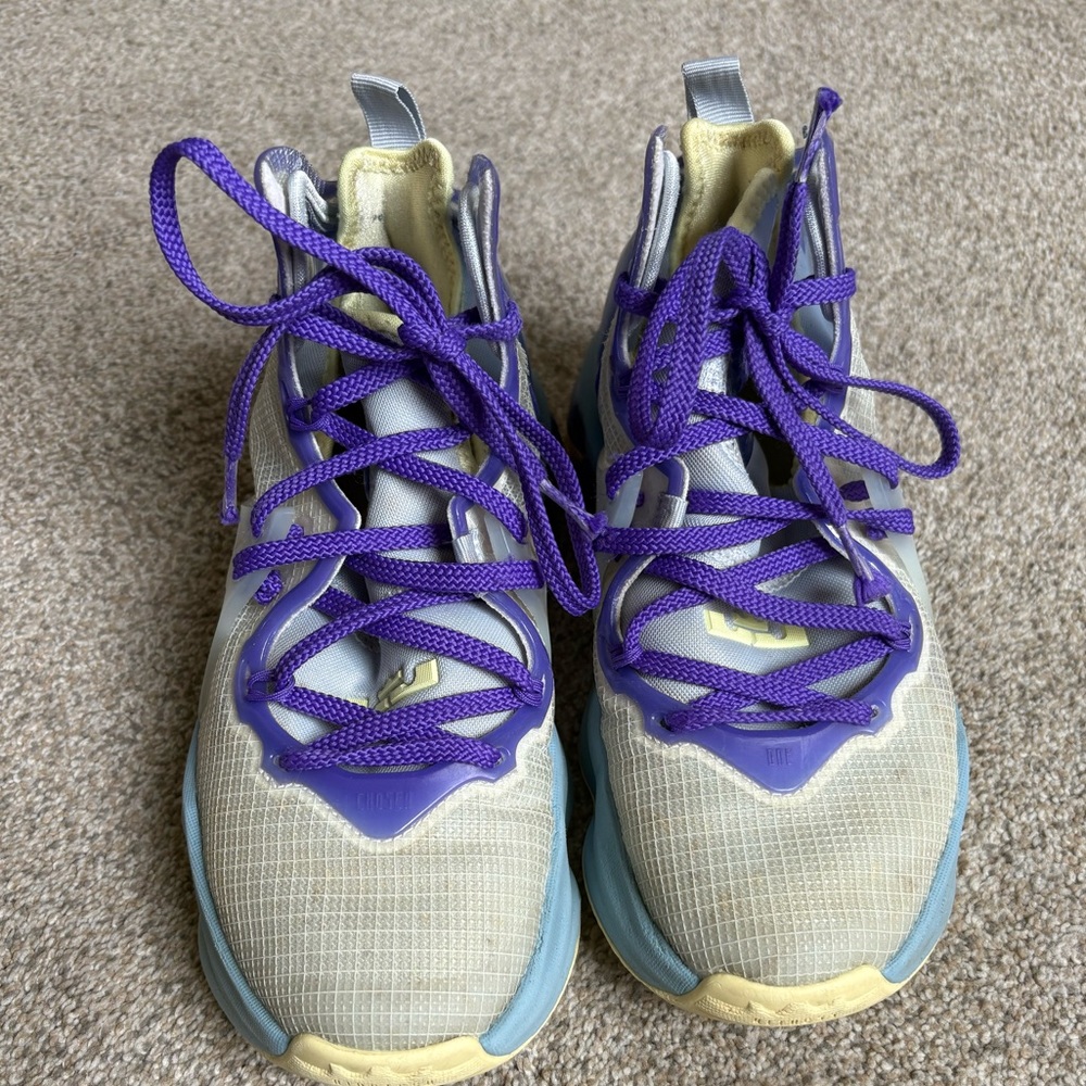 Nike - Unisex 2022 LeBron 19 GS 'Easter' High Top Sneaker - Sz 4 Y- Multi Color - Picture 2 of 11